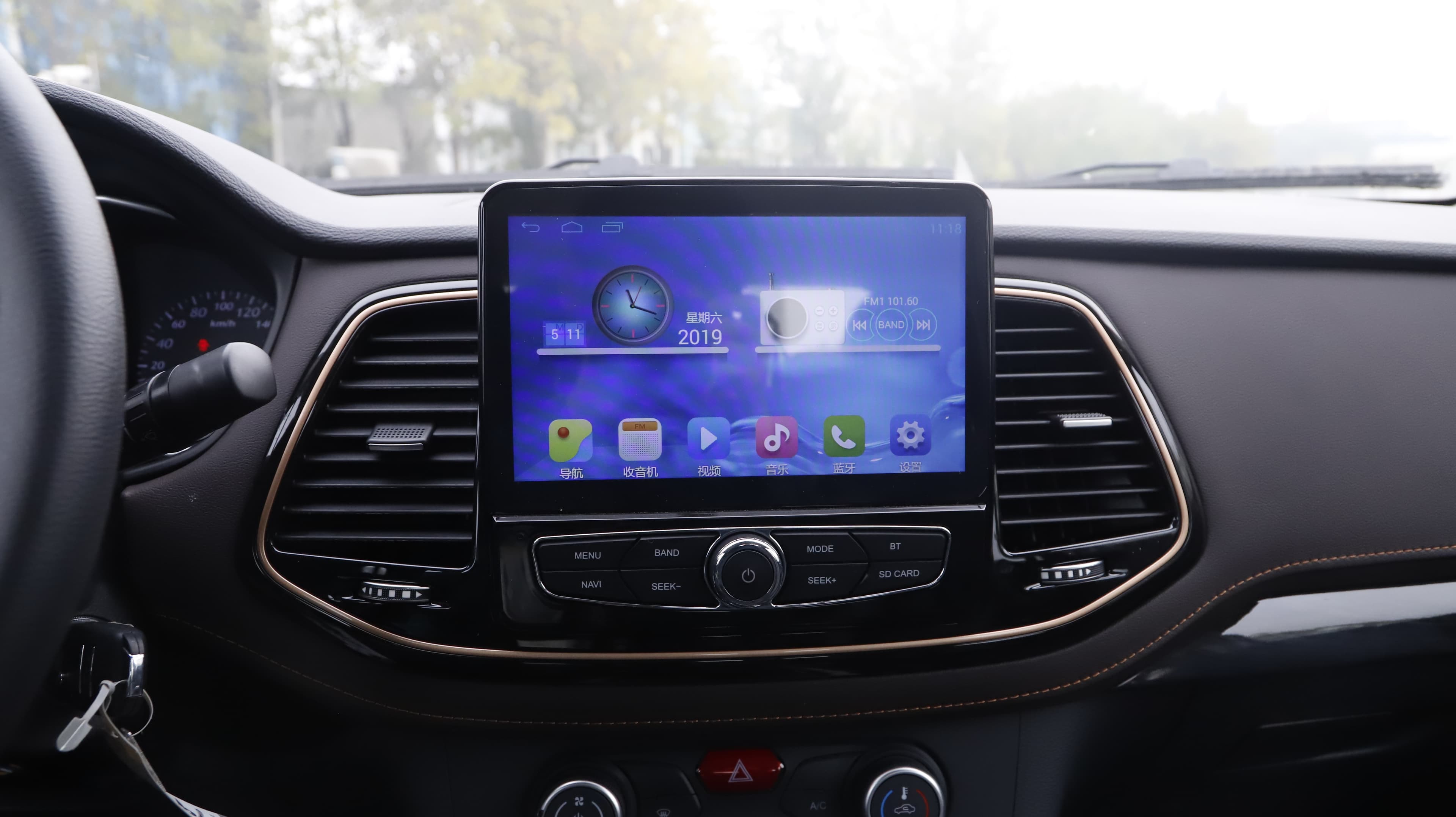 شاشة السيارة